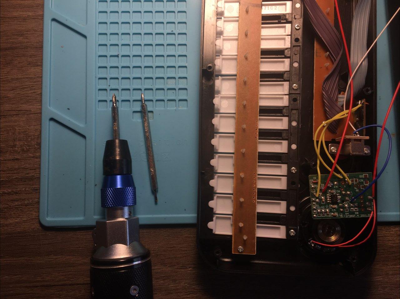 Screwdriver with PH0 and PH00 bits
