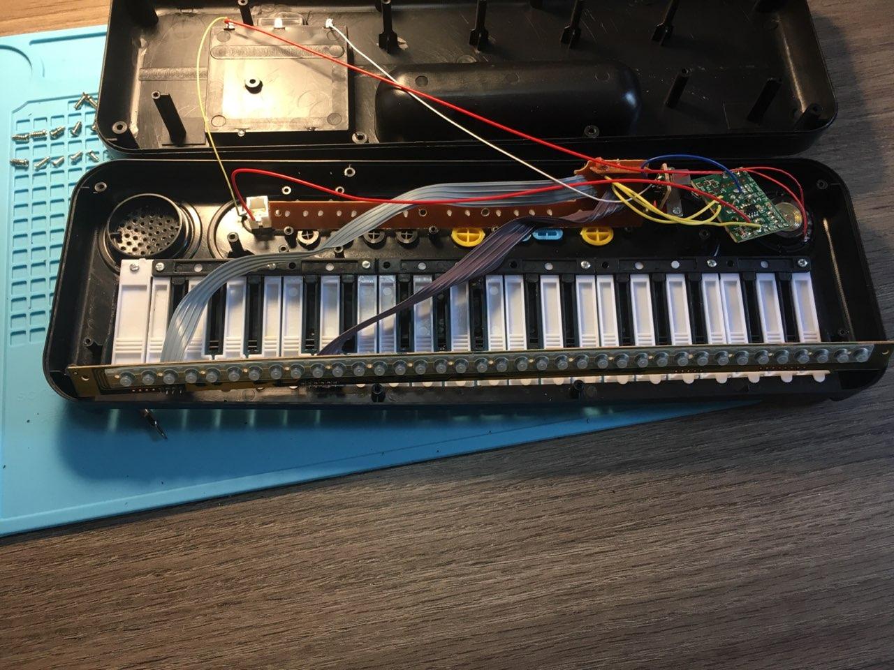 Interior of the piano, detailing the keyboard PCB with switches exposed